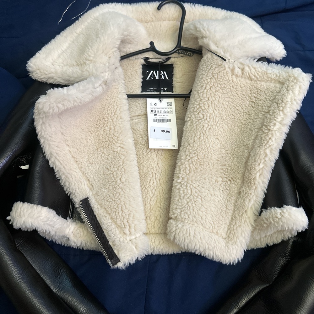 Zara Women's Black and Cream Jacket